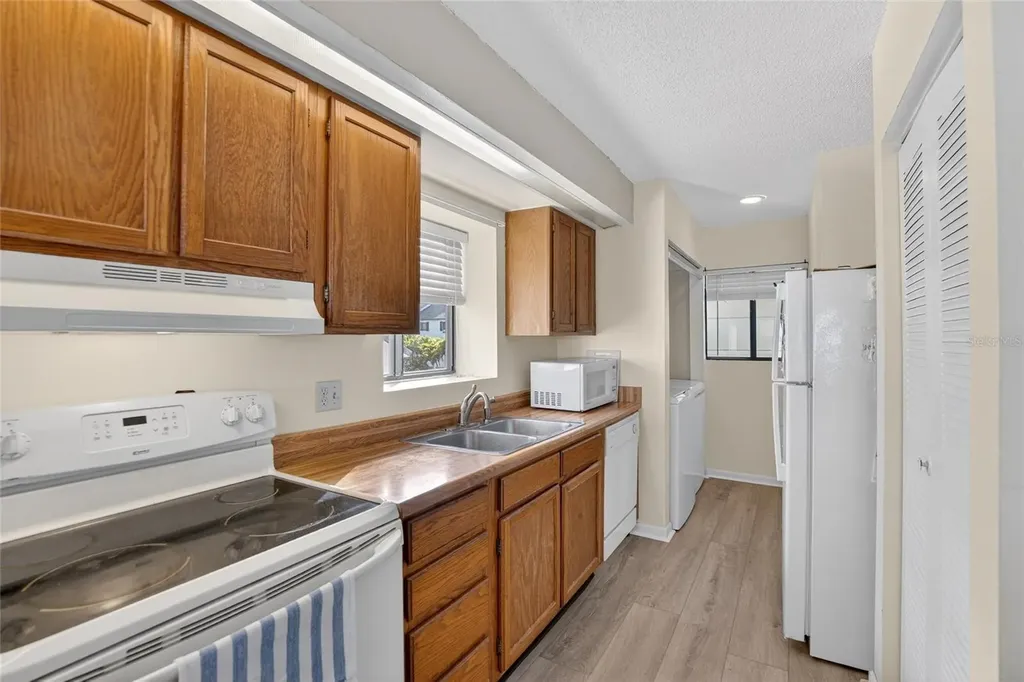 813 Bahia Del Sol Drive Ruskin FL 33570