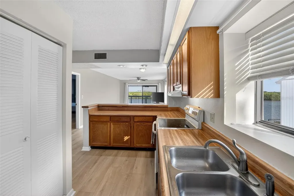 813 Bahia Del Sol Drive Ruskin FL 33570