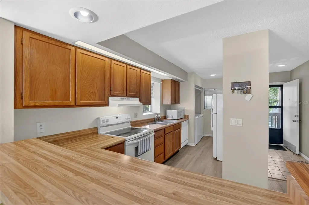 813 Bahia Del Sol Drive Ruskin FL 33570