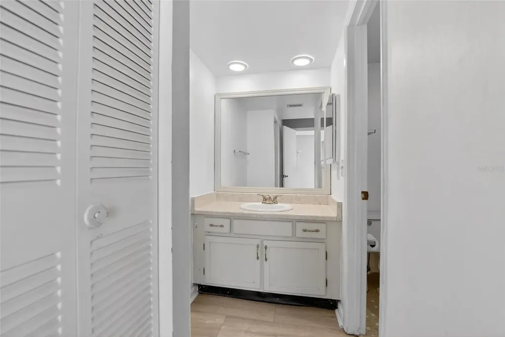 813 Bahia Del Sol Drive Ruskin FL 33570