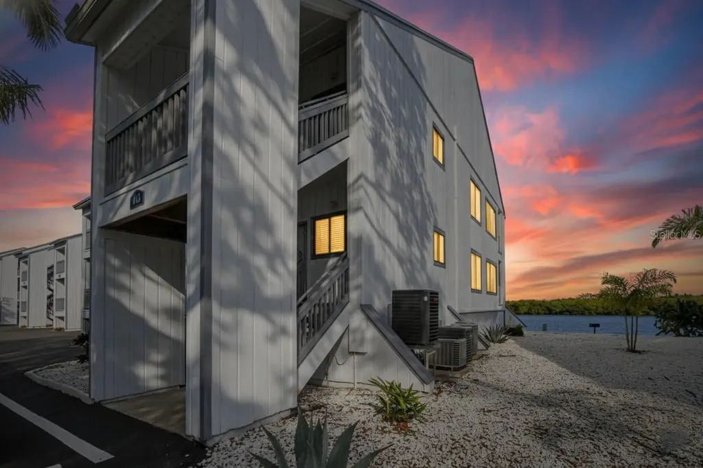 813 Bahia Del Sol Drive Ruskin FL 33570