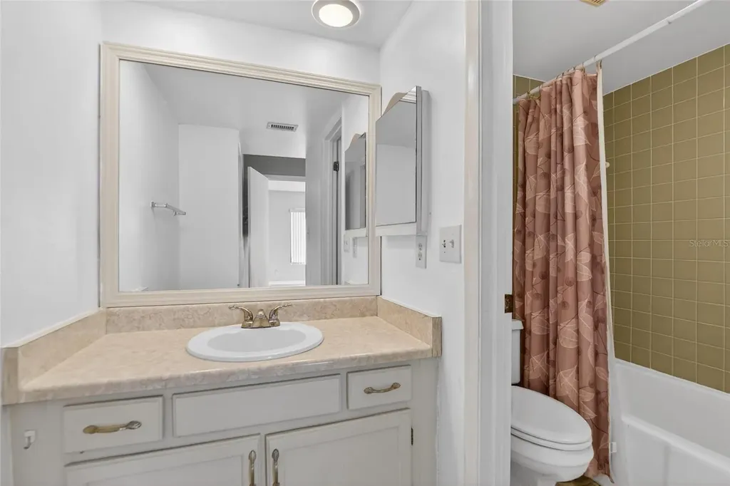 813 Bahia Del Sol Drive Ruskin FL 33570