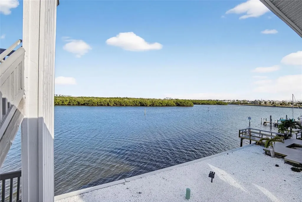 813 Bahia Del Sol Drive Ruskin FL 33570