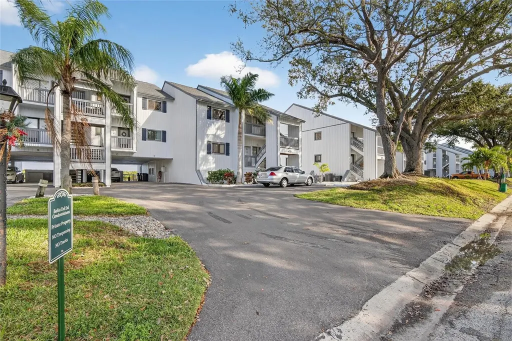 813 Bahia Del Sol Drive Ruskin FL 33570