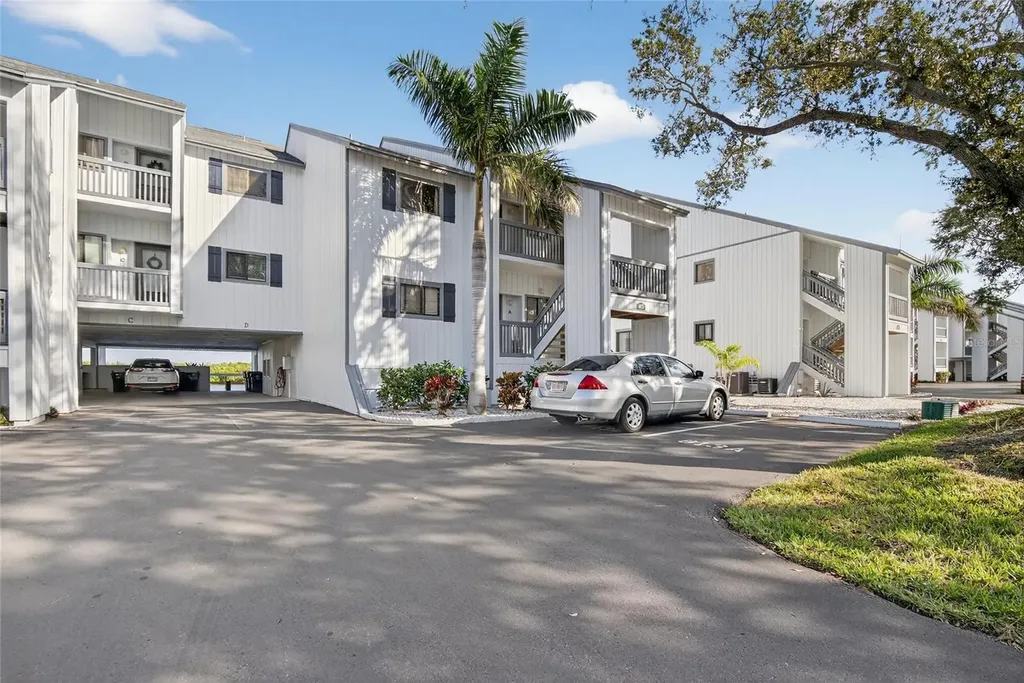 813 Bahia Del Sol Drive Ruskin FL 33570