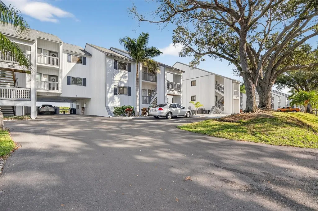 813 Bahia Del Sol Drive Ruskin FL 33570