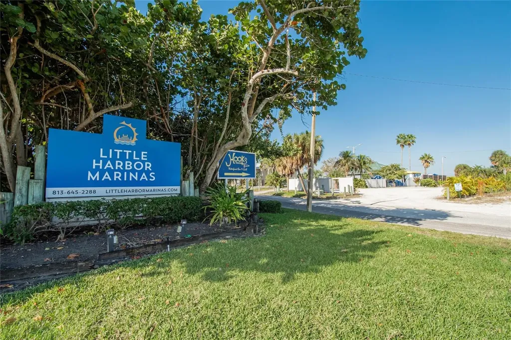 813 Bahia Del Sol Drive Ruskin FL 33570