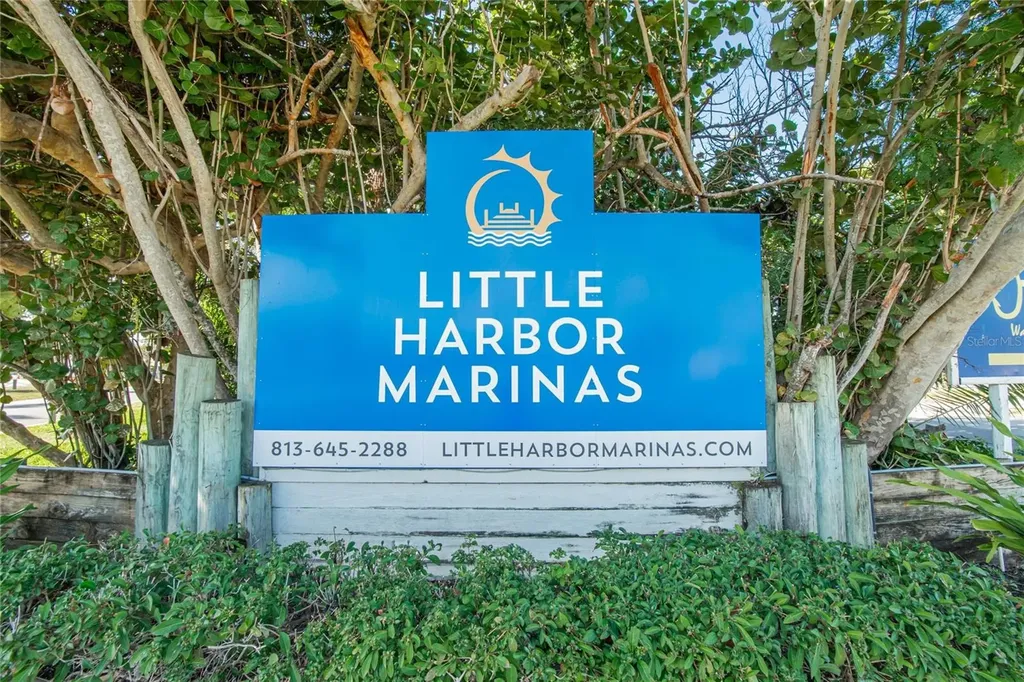 813 Bahia Del Sol Drive Ruskin FL 33570