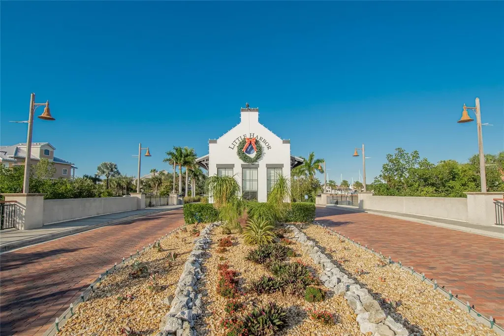 813 Bahia Del Sol Drive Ruskin FL 33570