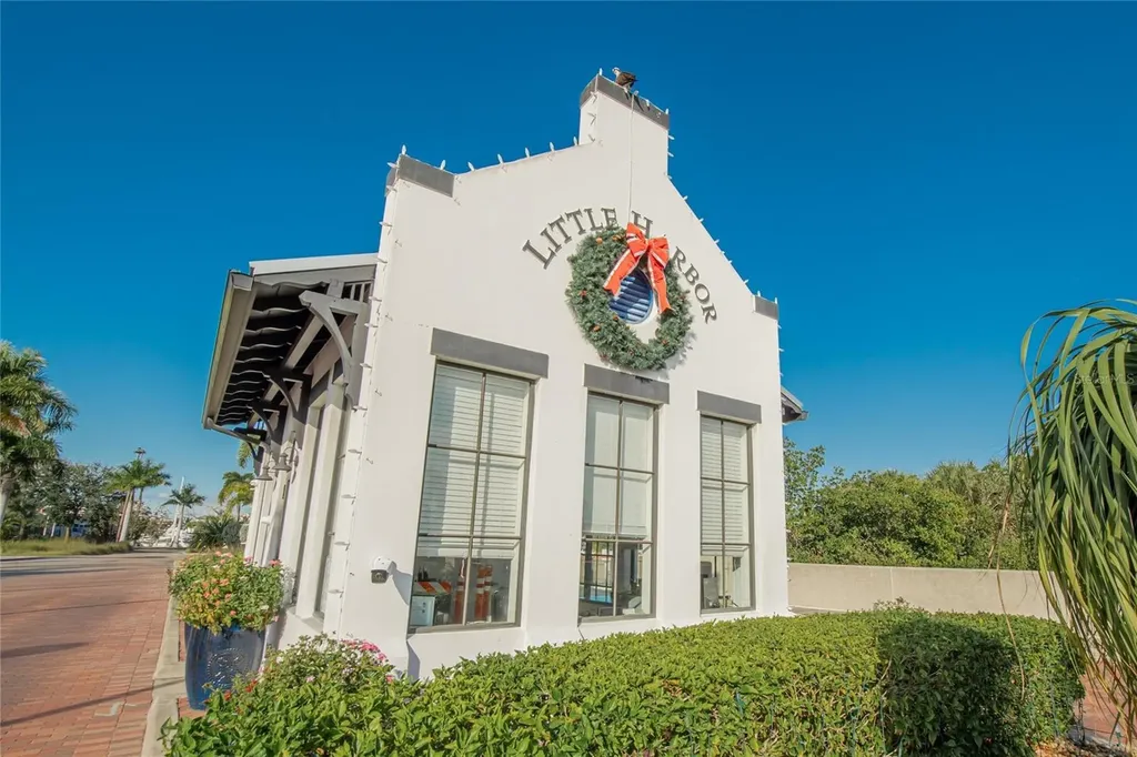 813 Bahia Del Sol Drive Ruskin FL 33570