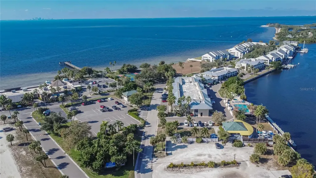 813 Bahia Del Sol Drive Ruskin FL 33570