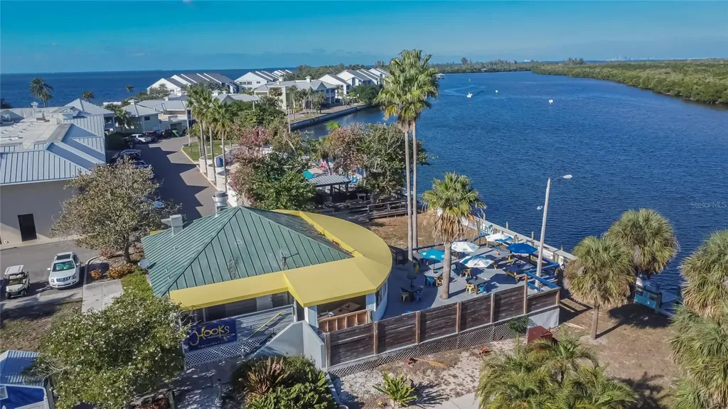 813 Bahia Del Sol Drive Ruskin FL 33570