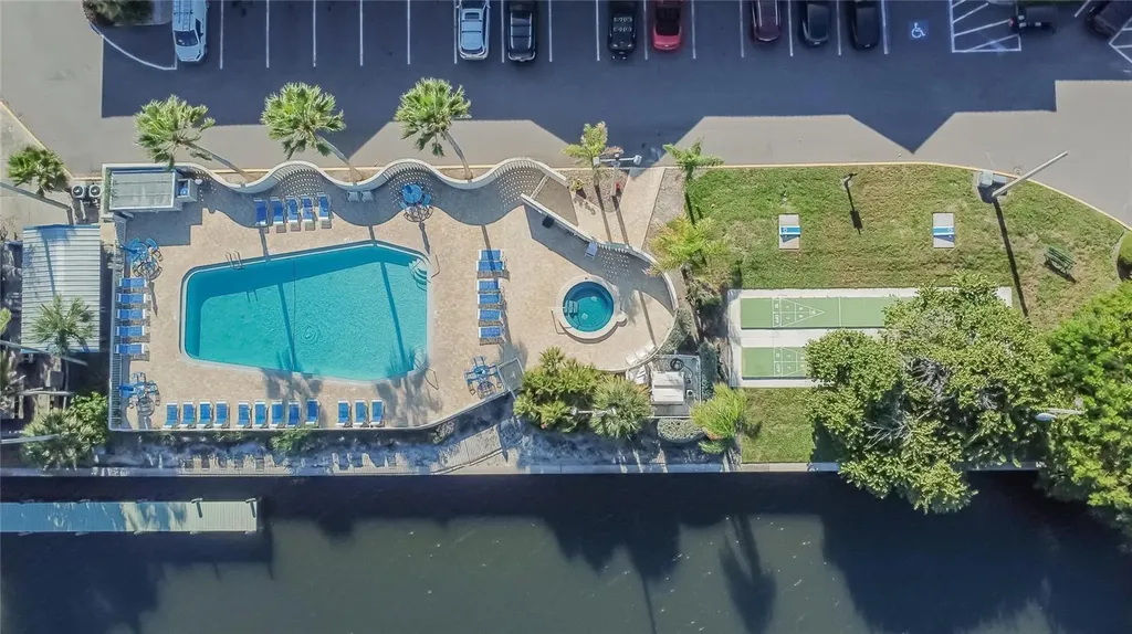 813 Bahia Del Sol Drive Ruskin FL 33570