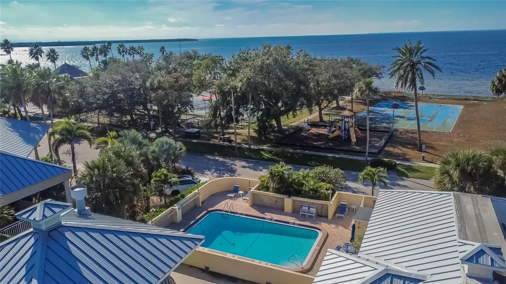 813 Bahia Del Sol Drive Ruskin FL 33570