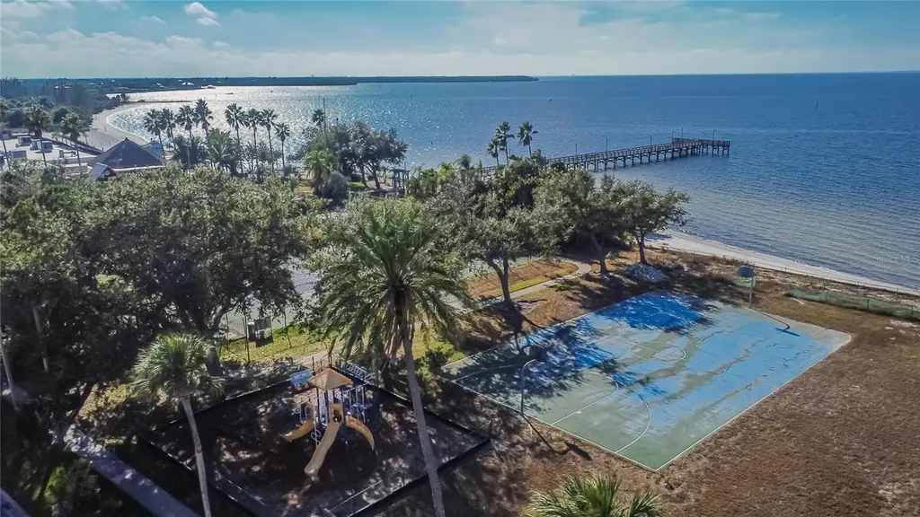 813 Bahia Del Sol Drive Ruskin FL 33570