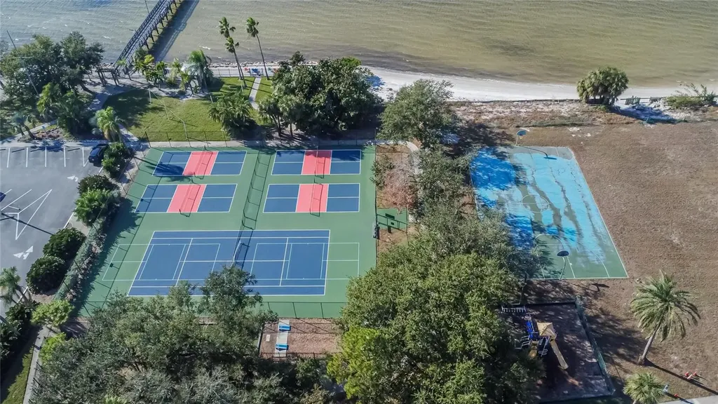 813 Bahia Del Sol Drive Ruskin FL 33570