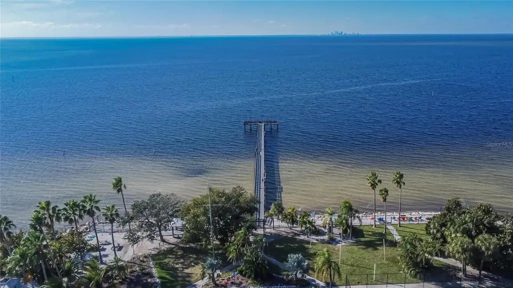 813 Bahia Del Sol Drive Ruskin FL 33570