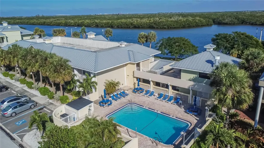 813 Bahia Del Sol Drive Ruskin FL 33570