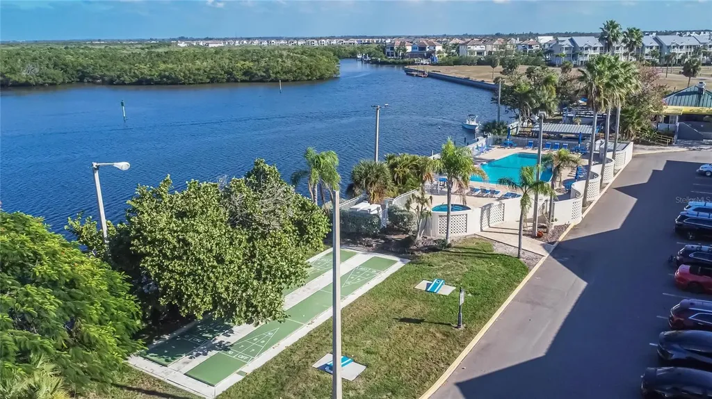 813 Bahia Del Sol Drive Ruskin FL 33570