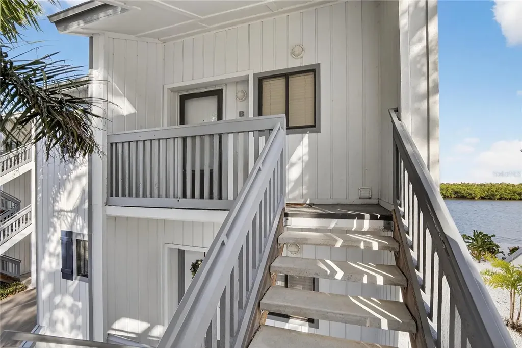 813 Bahia Del Sol Drive Ruskin FL 33570