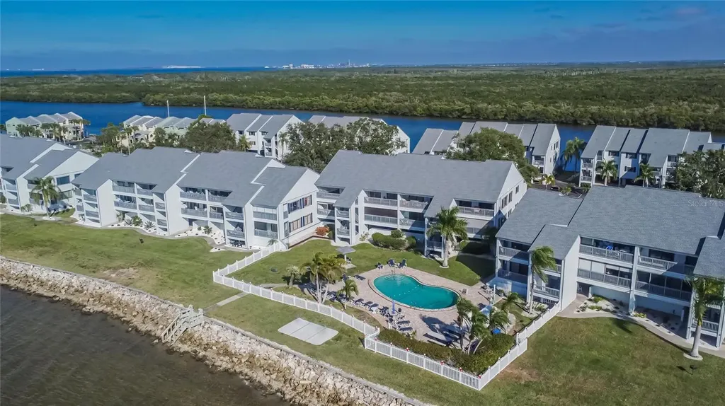 813 Bahia Del Sol Drive Ruskin FL 33570