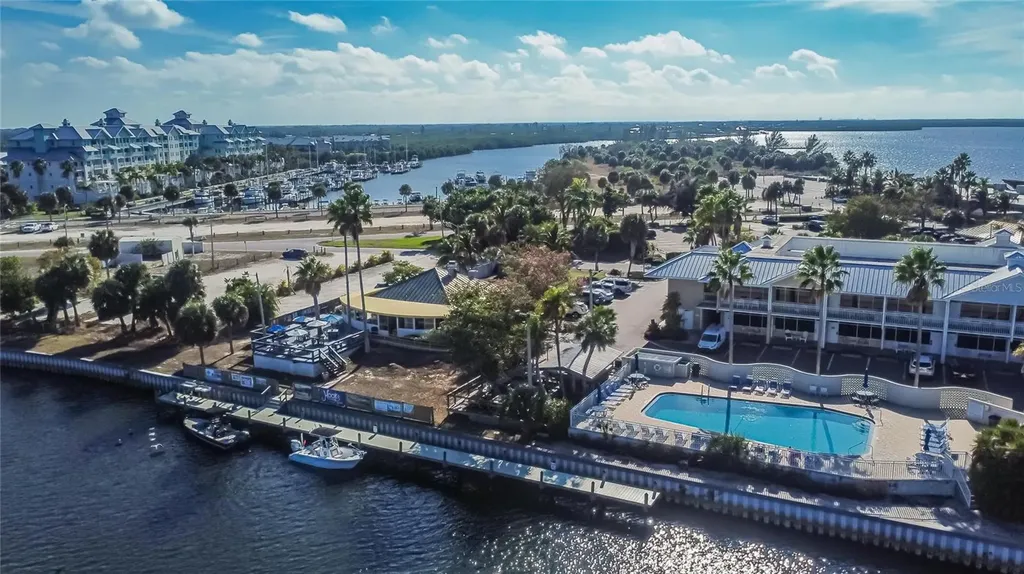 813 Bahia Del Sol Drive Ruskin FL 33570