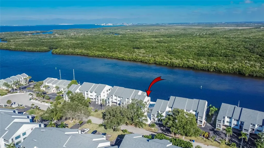 813 Bahia Del Sol Drive Ruskin FL 33570