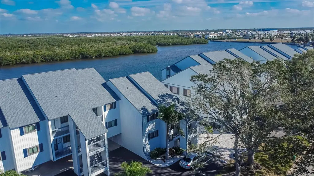 813 Bahia Del Sol Drive Ruskin FL 33570