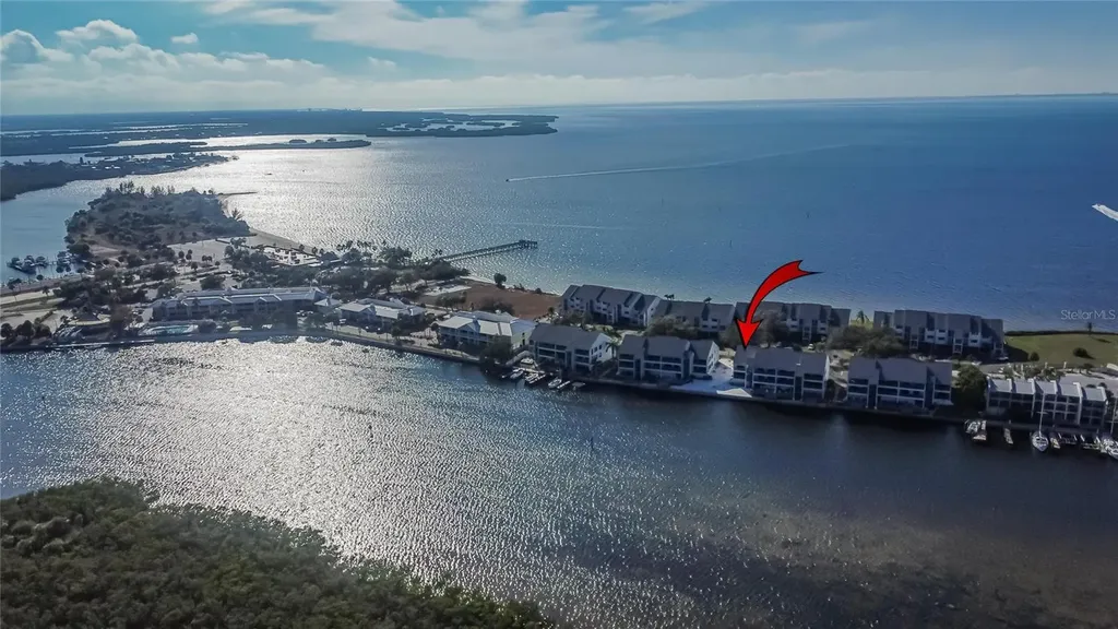 813 Bahia Del Sol Drive Ruskin FL 33570