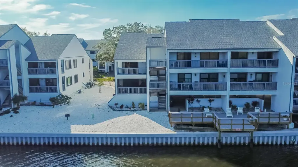 813 Bahia Del Sol Drive Ruskin FL 33570