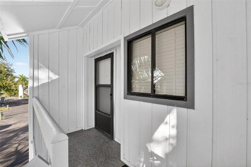 813 Bahia Del Sol Drive Ruskin FL 33570