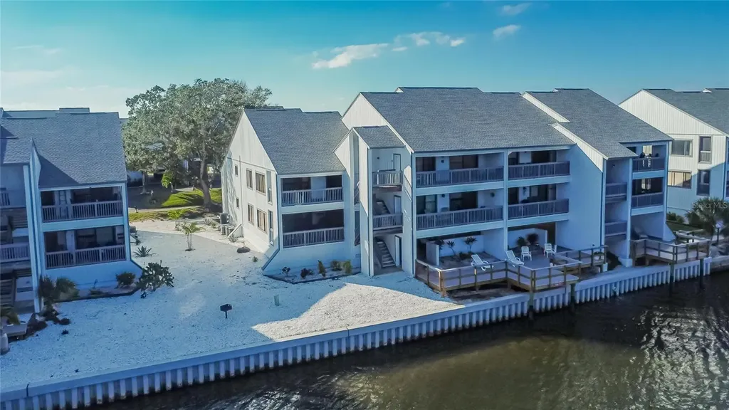 813 Bahia Del Sol Drive Ruskin FL 33570