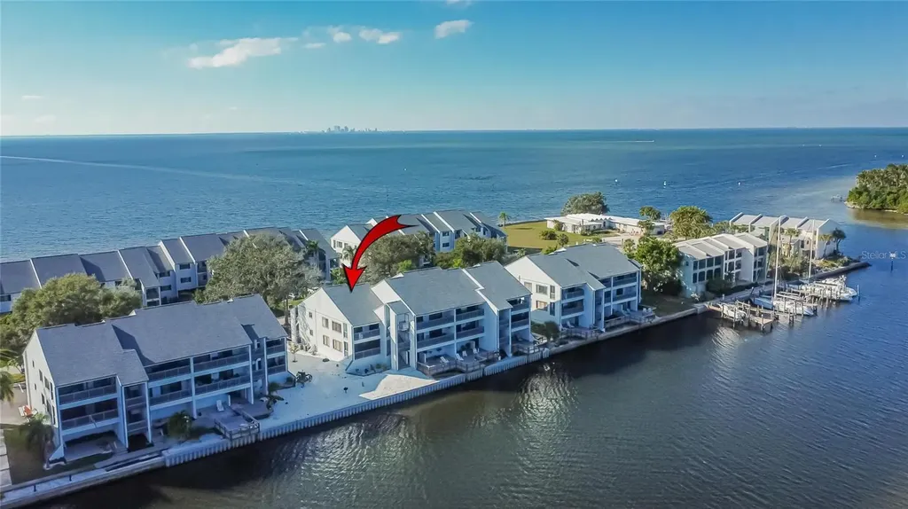 813 Bahia Del Sol Drive Ruskin FL 33570