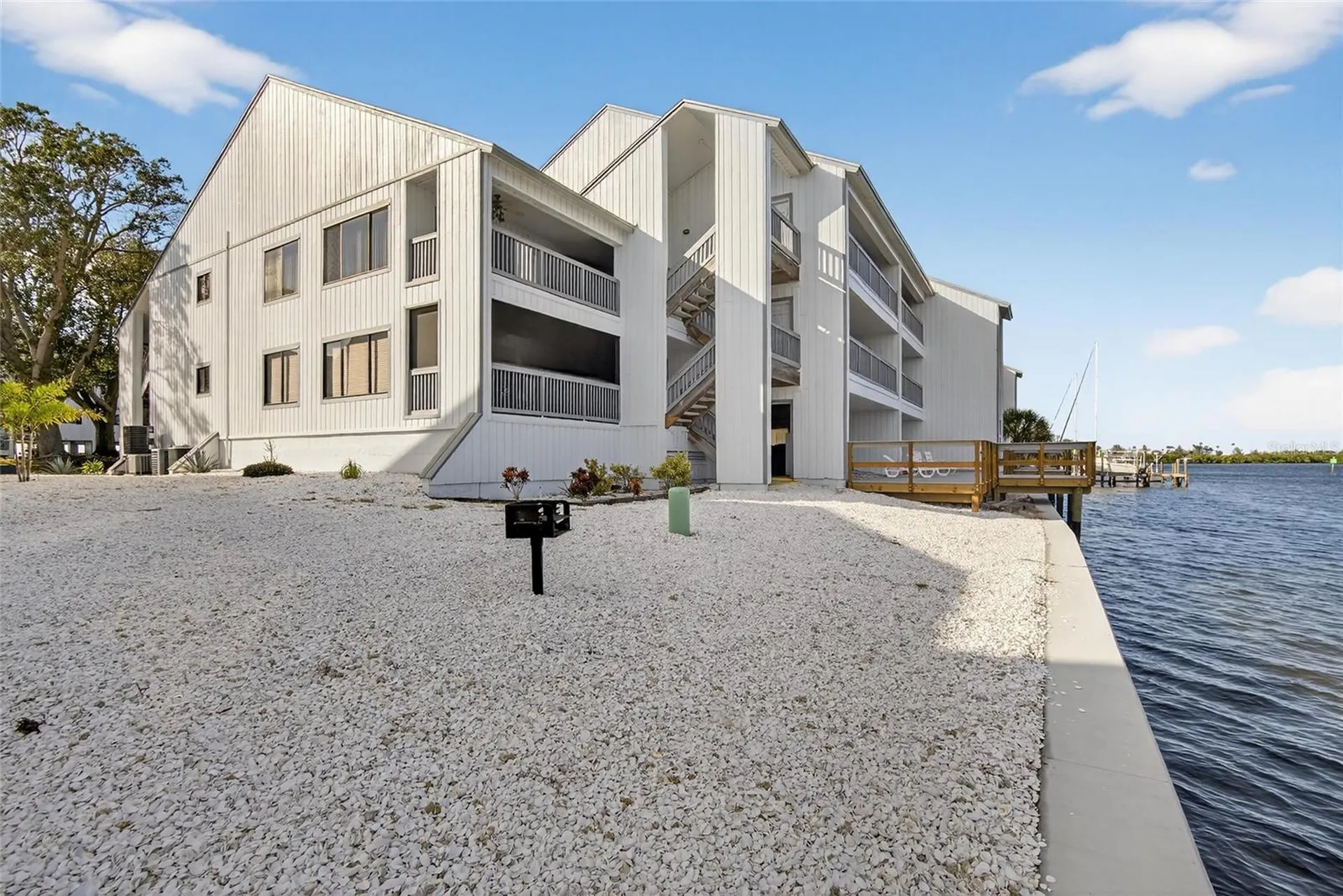 813 Bahia Del Sol Drive Ruskin FL 33570