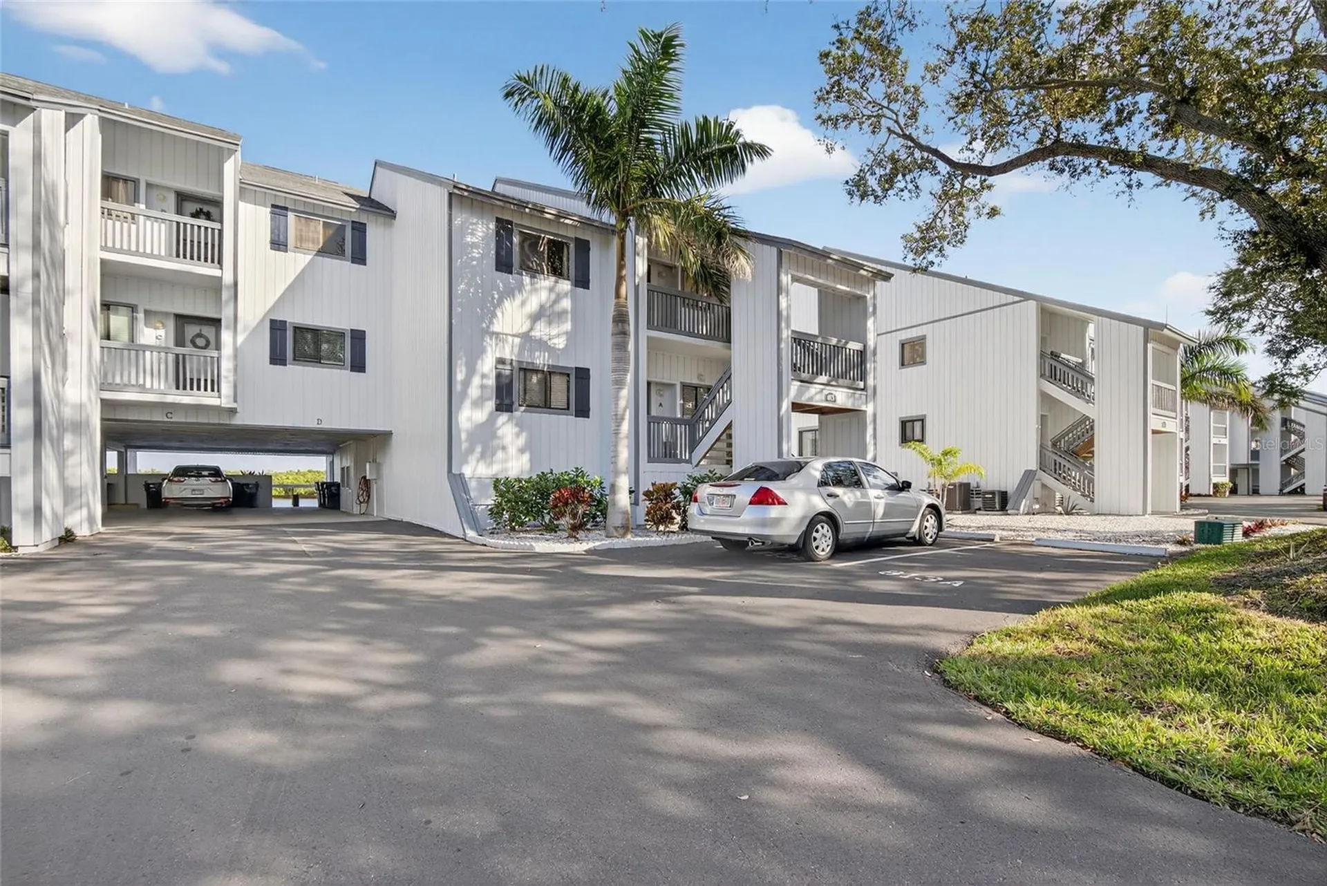 813 Bahia Del Sol Drive Ruskin FL 33570