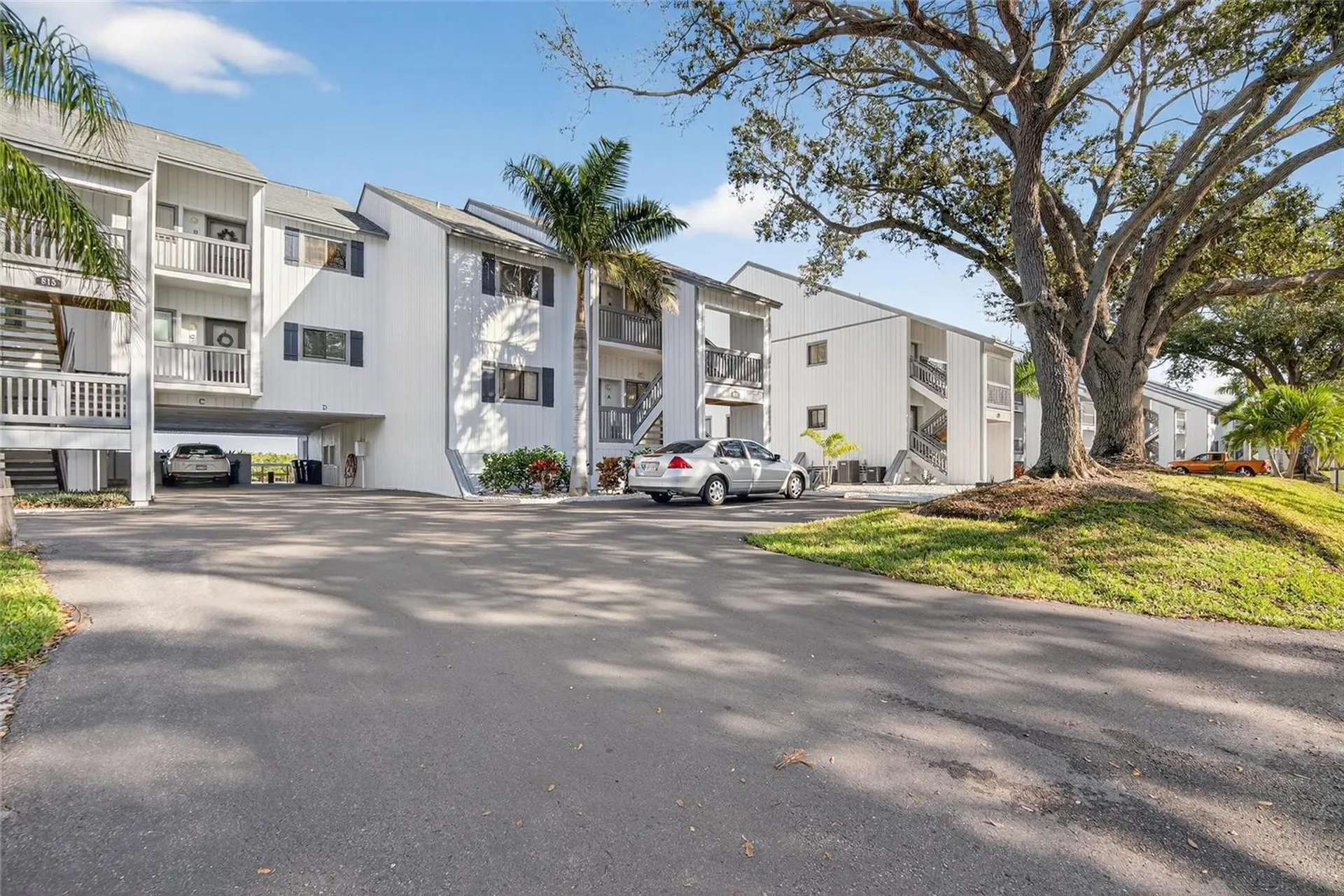 813 Bahia Del Sol Drive Ruskin FL 33570