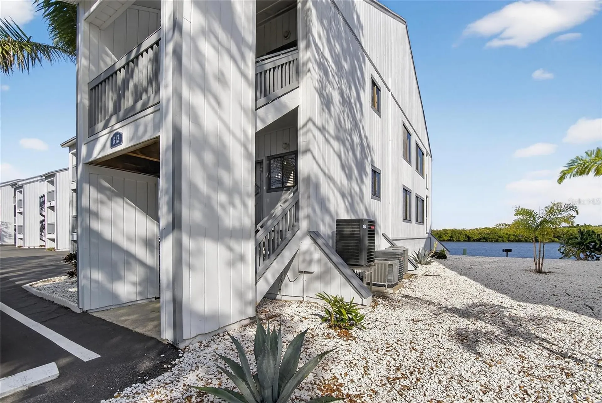 813 Bahia Del Sol Drive Ruskin FL 33570