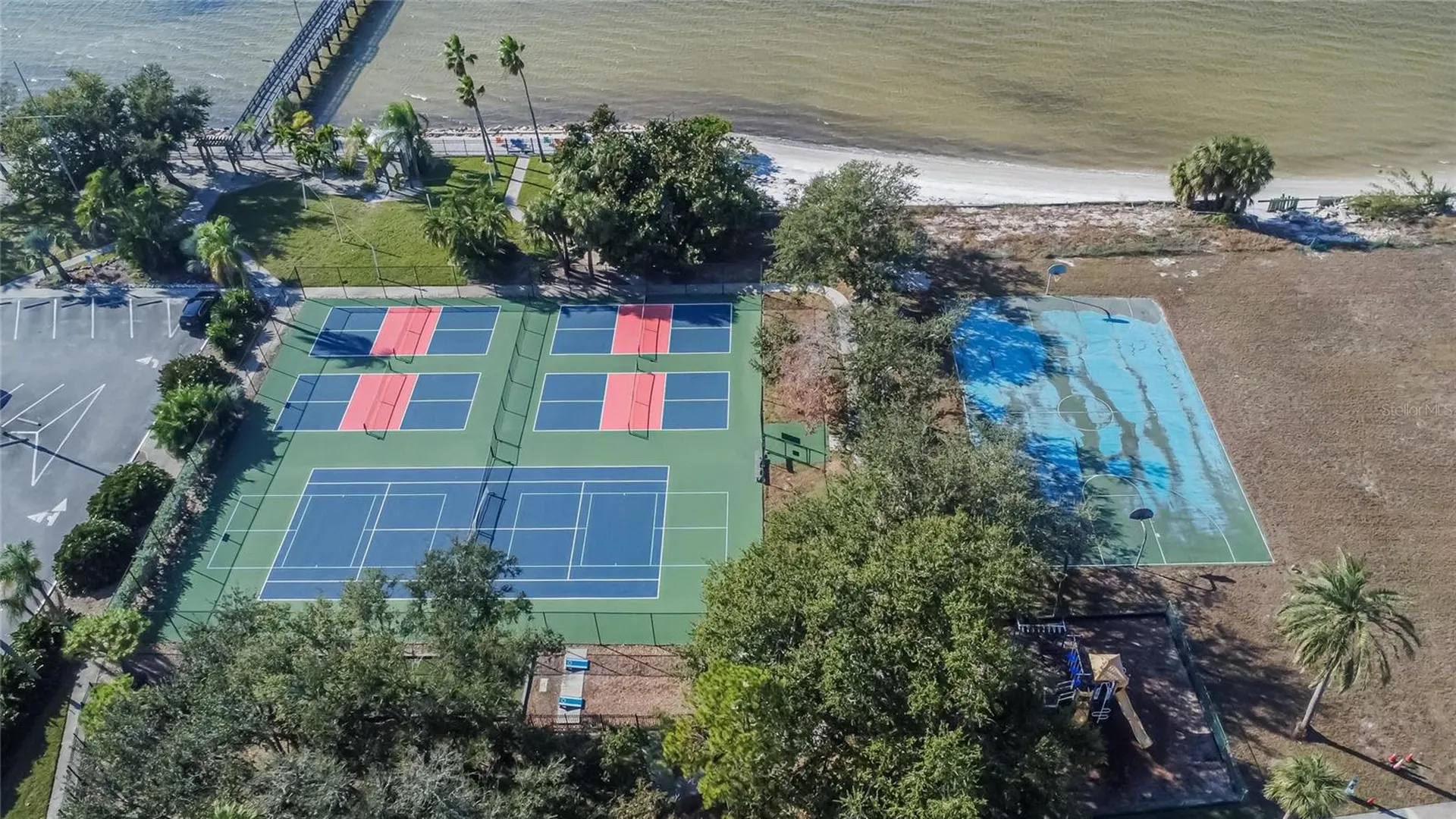813 Bahia Del Sol Drive Ruskin FL 33570