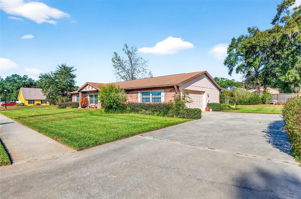 37821 Willingham Avenue Dade City FL 33525