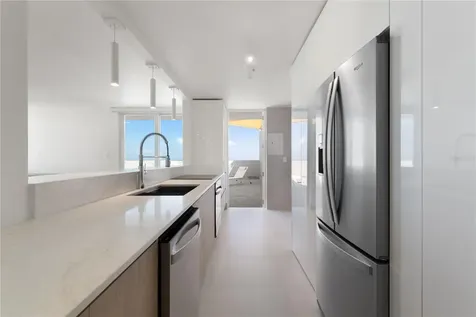 4123 Isla Verde Ave, Waldorf Tower Carolina PR 00979