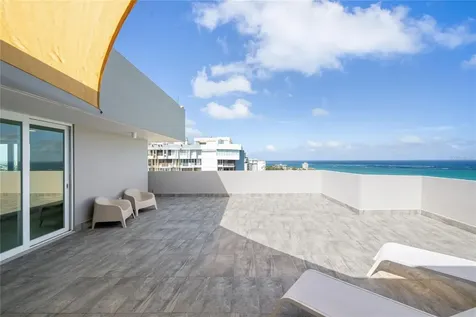 4123 Isla Verde Ave, Waldorf Tower Carolina PR 00979