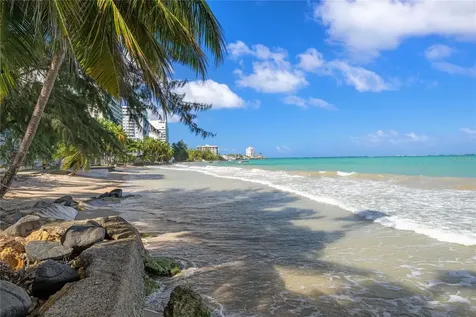4123 Isla Verde Ave, Waldorf Tower Carolina PR 00979