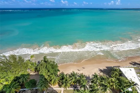 4123 Isla Verde Ave, Waldorf Tower Carolina PR 00979