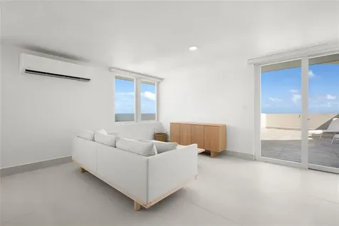 4123 Isla Verde Ave, Waldorf Tower Carolina PR 00979