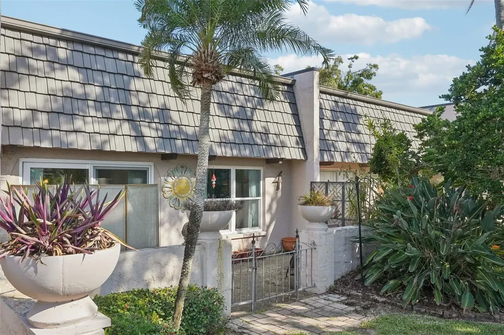 404 Cordova Green Seminole FL 33777