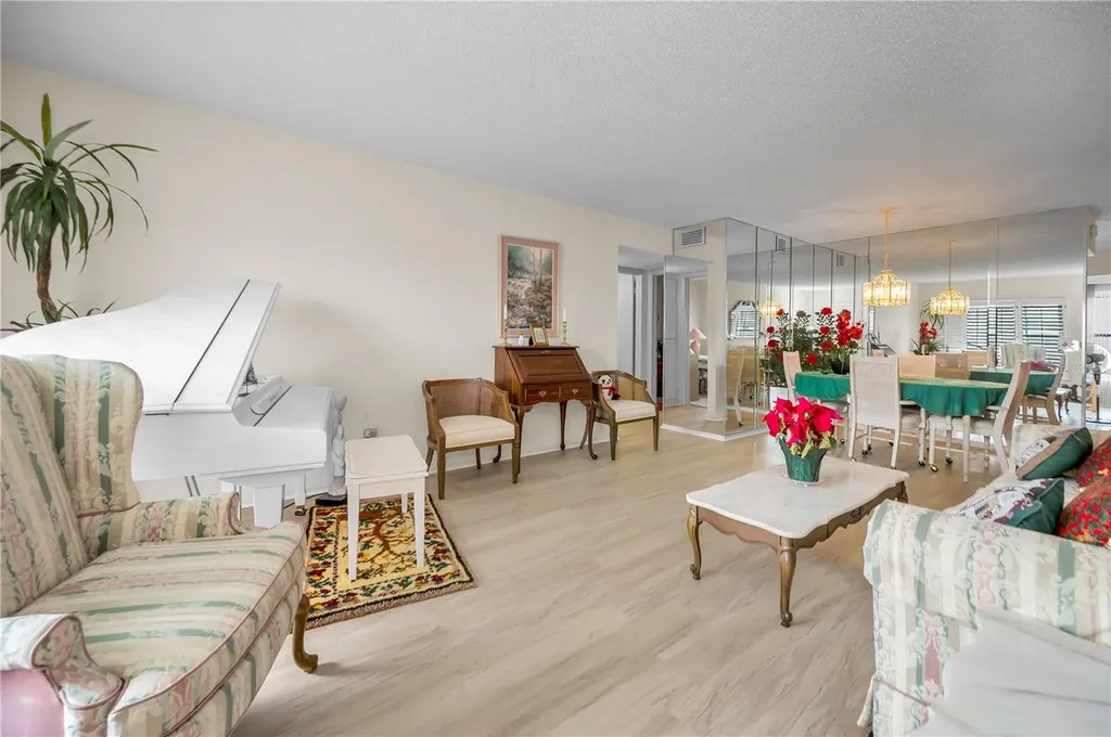 2358 Ecuadorian Way Clearwater FL 33763