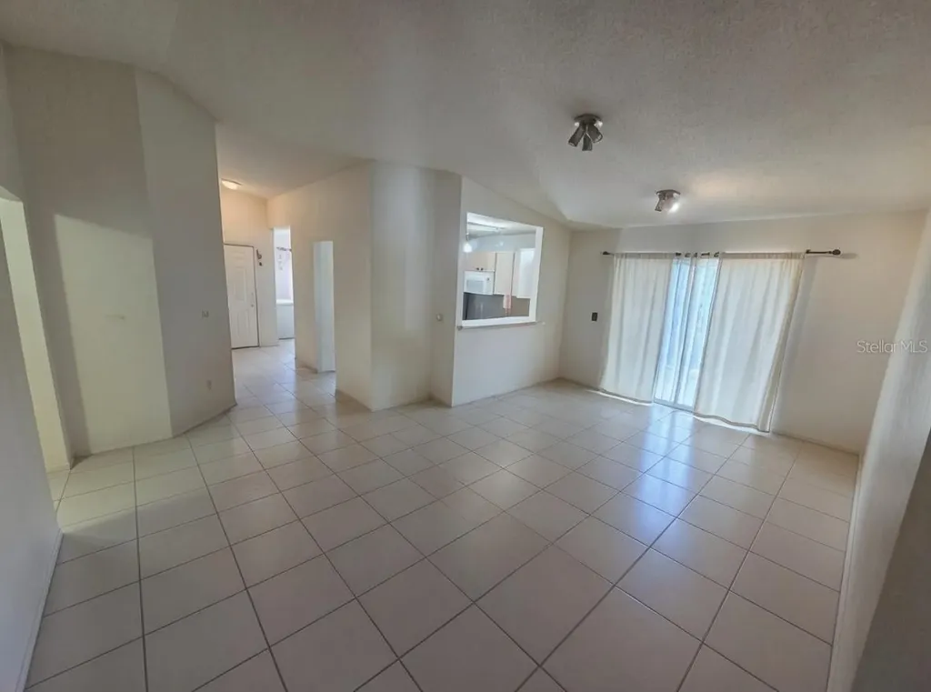 299 Indian Point Circle Kissimmee FL 34746