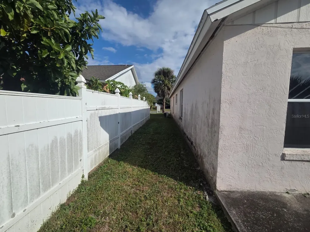 299 Indian Point Circle Kissimmee FL 34746