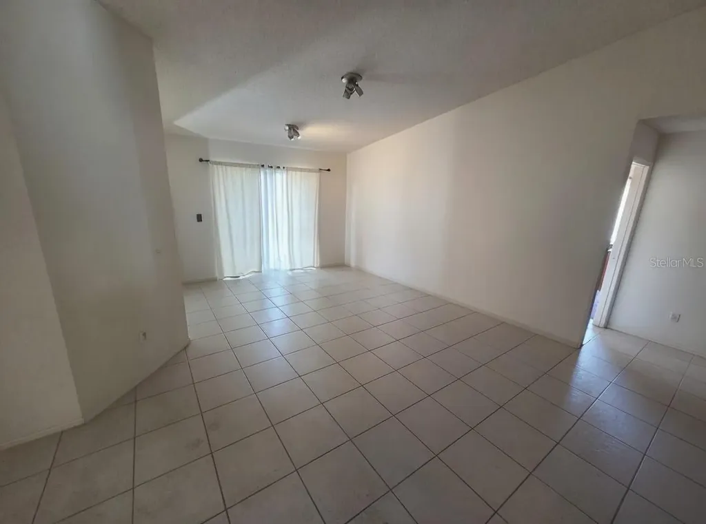 299 Indian Point Circle Kissimmee FL 34746