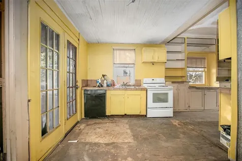 1430 E New York Avenue Deland FL 32724